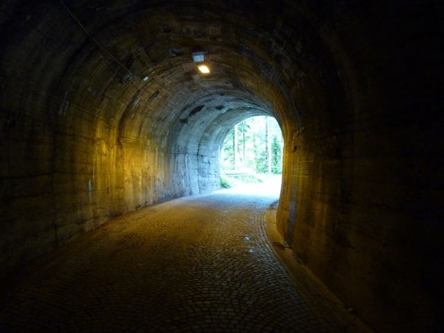 Tunnel am Start.