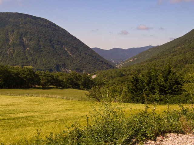 Vom höchsten Punkt hinter dem Col de Pertuis kann man zurück ins Tal nach Dieulefit schauen