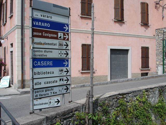 Abzweig in Cittiglio Richtung Passo Cuvignone.