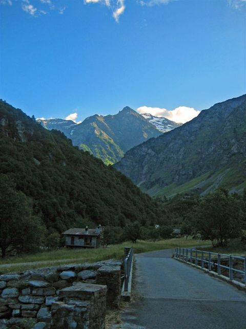 06 frühes Morgenlicht im Val Malvaglia.
