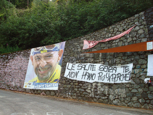 Gedenkstätte zu Ehren von 'il Pirata' Marco Pantani.