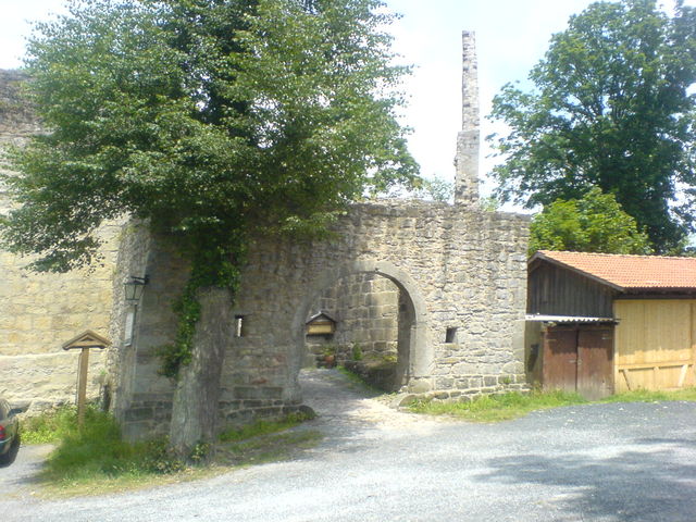 Eingang zur Burgruine 