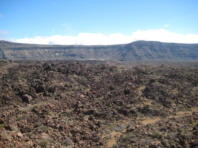 Der Rand des ehemaligen Kraters.