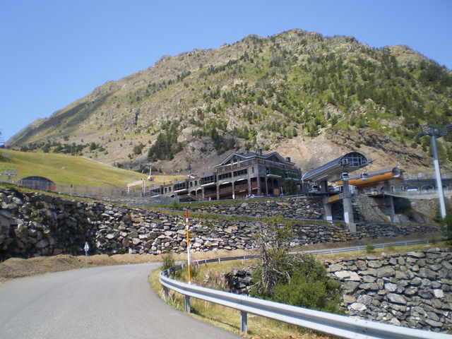 Die Skistation paßt hervorragend in die Landschaft.