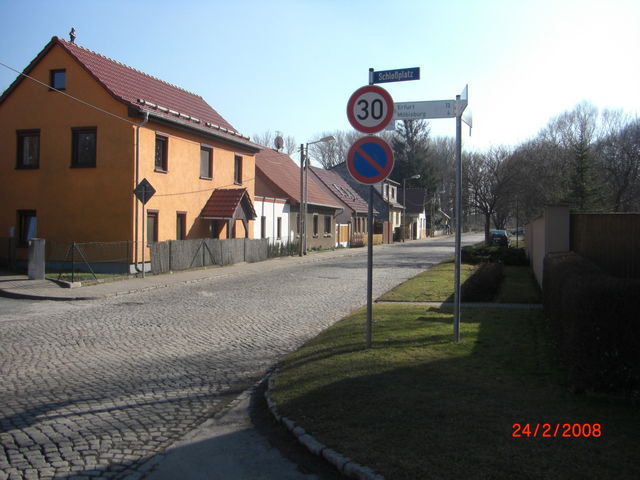 Kurz vor dem Ende der Passage mündet der Radweg von Erfurt ein.