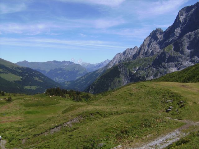 Blick von der Passhöhe in Richtungen Meiringen und Urner Alpen.