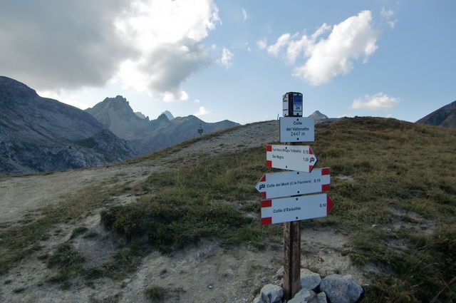 hier hat jeder Einschnitt einen Passnamen
Hier Colle del Vallonetto 2447 m - kurz vor dem Morti