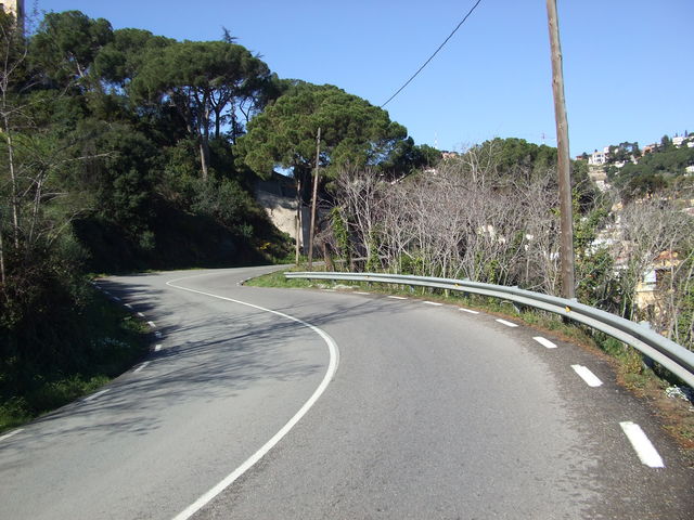 Auf der Südanfahrt unterhalb von Vallvidrera .