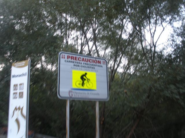 Warnung vor Radlern bei Monachil.