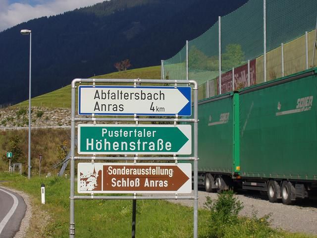 Abzweigung bei Abfaltersbach.