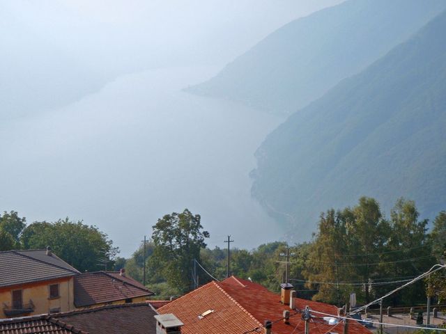 20 dunstiger Blick von Pigran auf den Lago di Como.