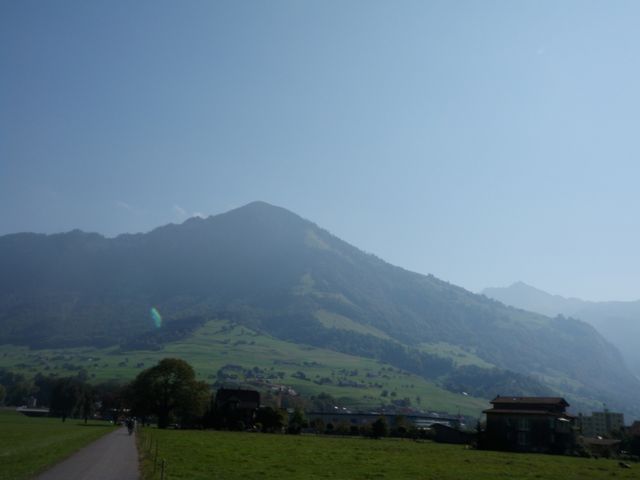 Das Buochserhorn. Die Alp Ochsenweidli ist rechts unterhalb des Gipfels