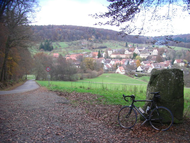 Blick zurück vom König-Karl-Stein auf Bebenhausen.
