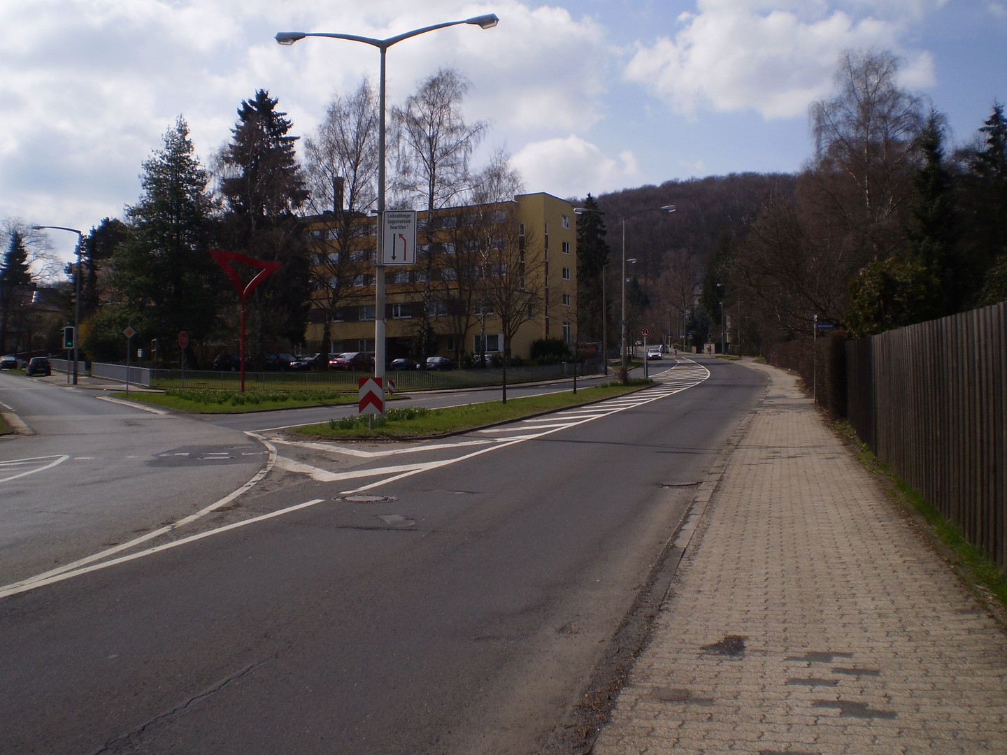 Ostanfahrt: Die Kreuzung Druseltalstraße/Konrad-Adenauer-Straße. Ab diesem Punkt heißt die Druseltalstraße "Im Druseltal":
