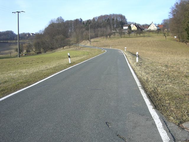 Die Auffahrt aus Siegersdorf hoch nach Rabenshof.
