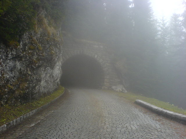 Blick auf den langen Tunnel