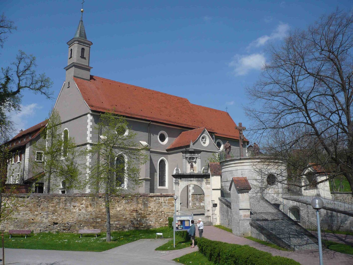 Hechingen Kirche St. Luzen am Wegrand.