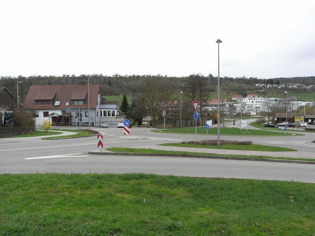 Hößlinswart 01. Start des Anstieges beim Kreisverkehr L1140/K1871 nach links.