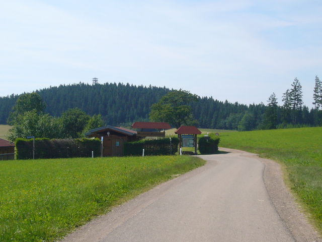 Hünersedel mit Turm hinter dem Dürrhöfen Pass.