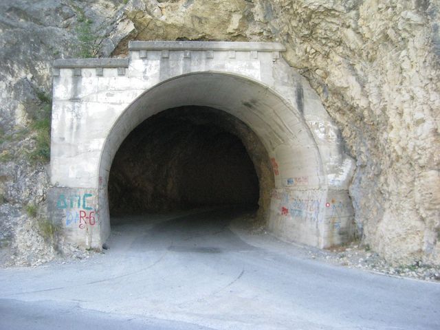 Der Beginn der Westauffahrt liegt im Tunnel!