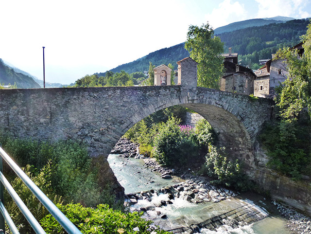 Steinbrücke ausgangs Bormio Richtung Gaviapass.