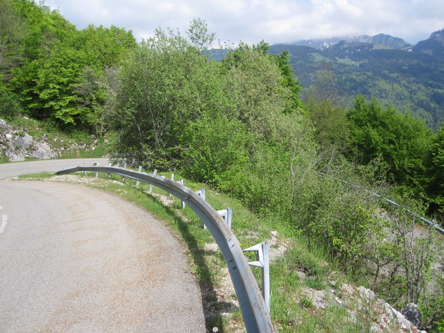 Steile Kehren in der Auffahrt zum Plaine-Joux.