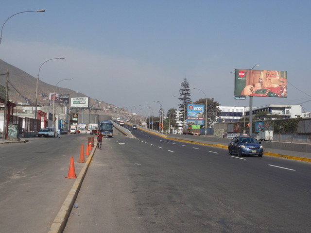 Wieder in Lima nahe der Kreuzung mit der Panamericana.