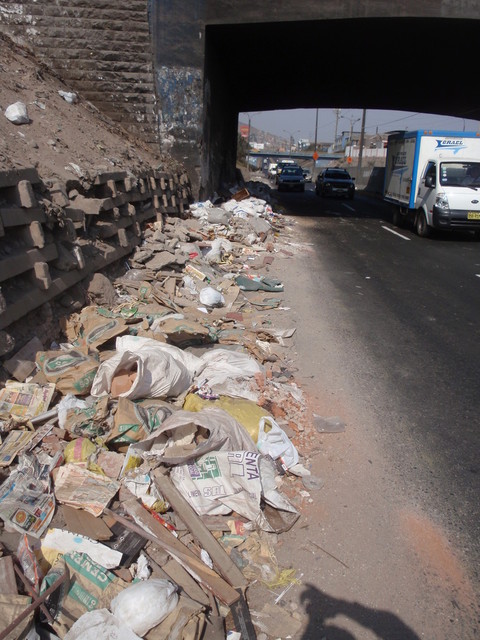 Wild weggeworfener Müll ist in Peru, aber auch in Bolivien ein echtes Problem.