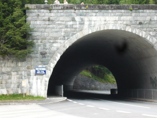 Ein kurzer Tunnel.