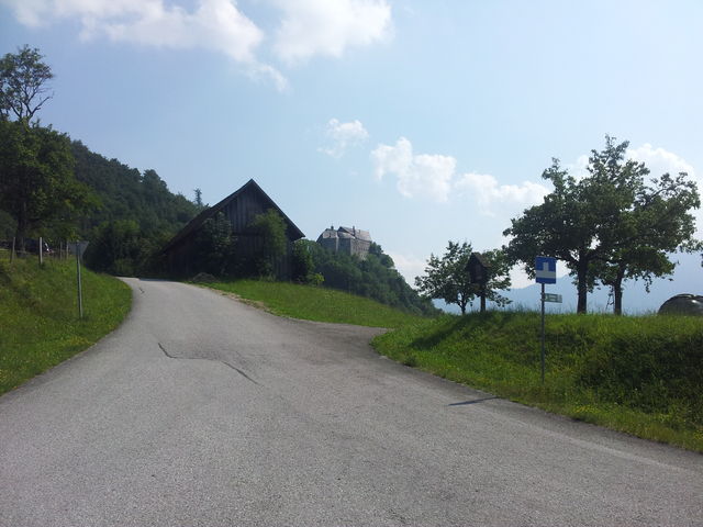 Blick auf die Burg von der Straße Richtung Gh. Ratscher, Hambaum, Oberschlierbach