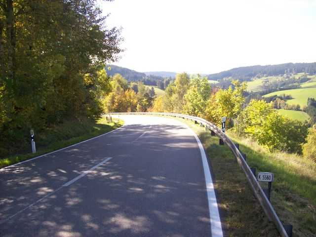 Westauffahrt aus dem Bernecktal (Altenburg): Schöne Straße