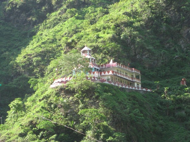 Hinter Chandigar, ein tolles Gebäude in den Voralpen des Himalaya