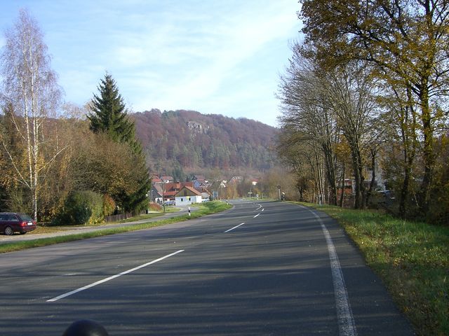 Südwestauffahrt von Artelshofen: Unten der Blick im Pegnitztal.