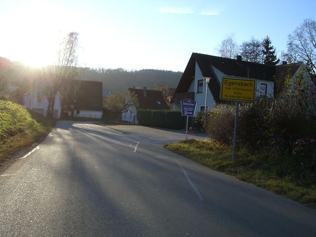 Ostrampe von Offenhausen: Egensbach wird erreicht.