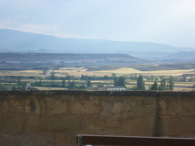 Ausblick von Viana auf die Weinberge der Rioja. 