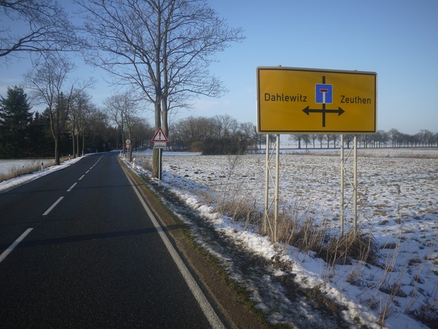 In Tollkrug wird die alte Verbindungsstraße Selchow - Mittenwalde zur Sackgasse - Anlieger frei.