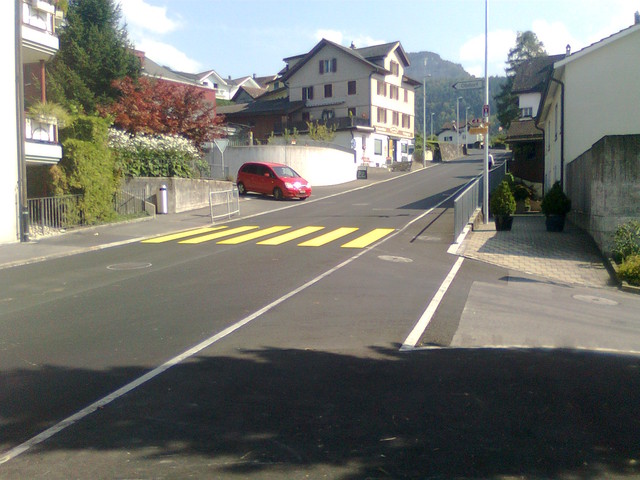 Beim Roten auto links abbiegen in Richtung "Obdorf"