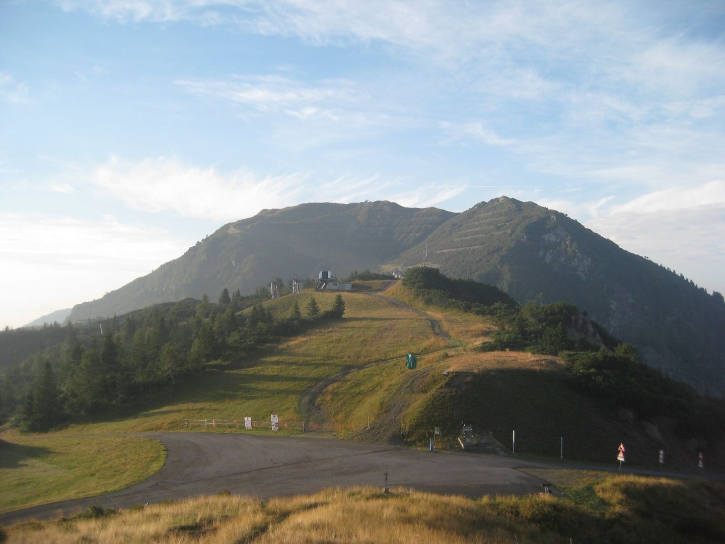 Frühmorgenstimmung. Im Hintergrund: Monte Arvenis (2012)