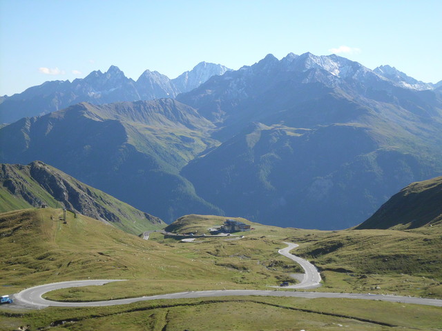 Ausblick von der Südseite vom Hochtor mit den Bergen der Schobergruppe
