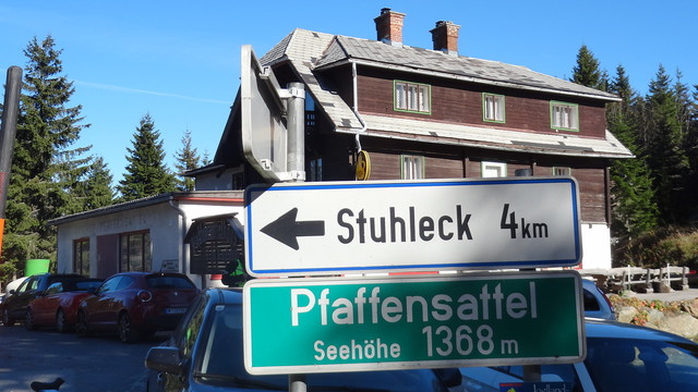 Anfahrt von Steinhaus/S.: Am höchsten Punkt mit der Abzweigung der Schotterstraße auf das Stuhleck.