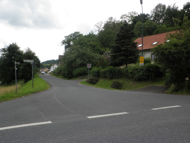 Abzweigung zur alten Sterbfritzer Straße (Radweg)