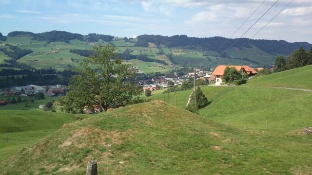 Blick zurück auf Schüpfheim und die Schüpferegg auf der anderen Seite des Tales.