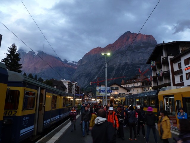 Japan ?? Nein - Grindelwald Ankunft Jungfraubahn