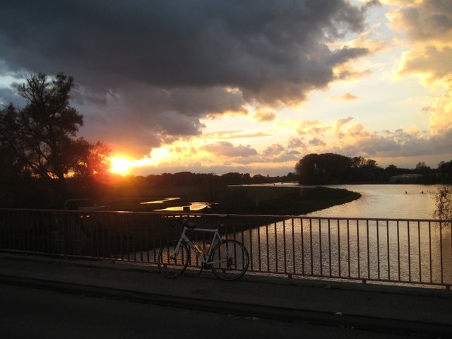 Sonnenuntergang an der Dove Elbe bei Allermöhe