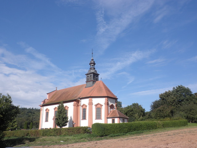 kath. Pfarrkirche (am Ortsende gelegen)