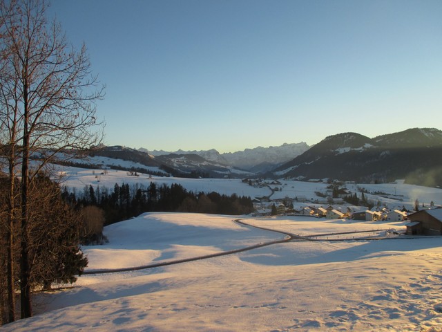 Blick über den Sattel in Richtung Kanton Schwyz
