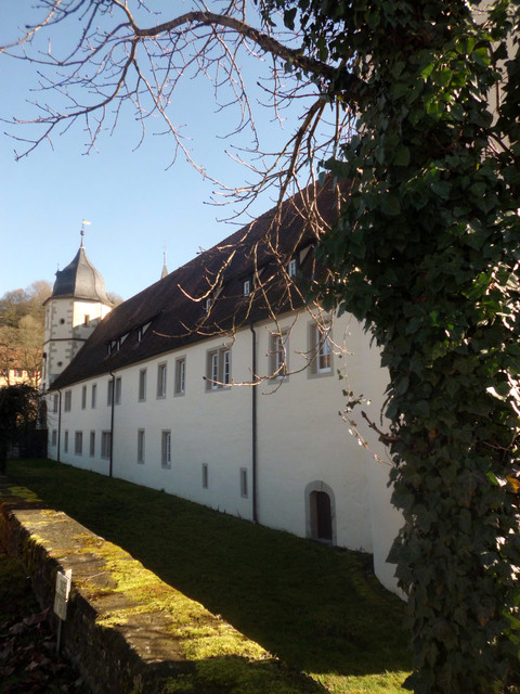 Entlang der Klostermauern