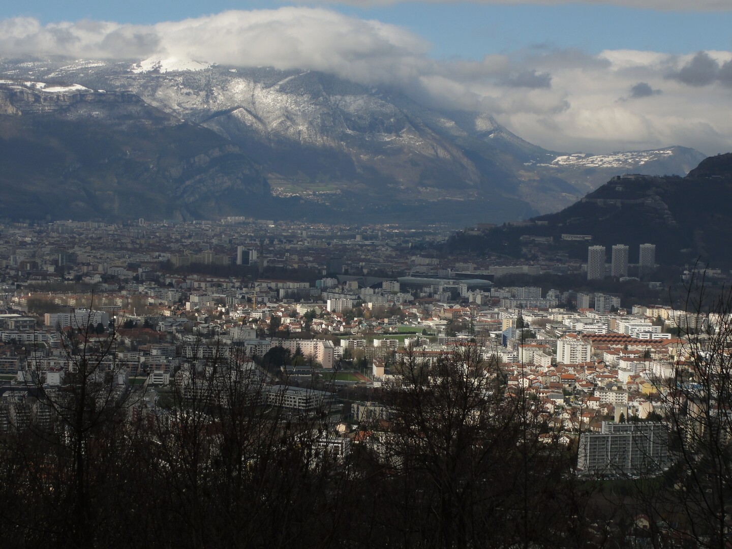 Blick auf Grenoble und die Bastille von der Nordauffahrt aus