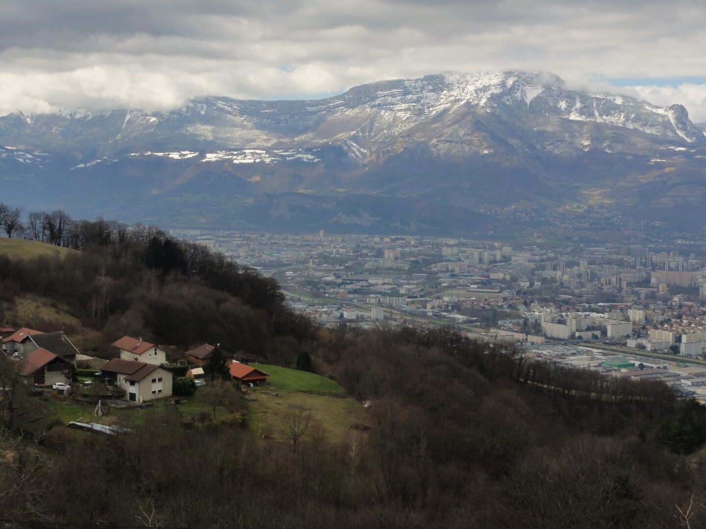 Blick auf Grenobles Süden von der Nordauffahrt aus