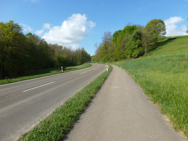 Radweg entlang der Landesstraße Richtung Staufen